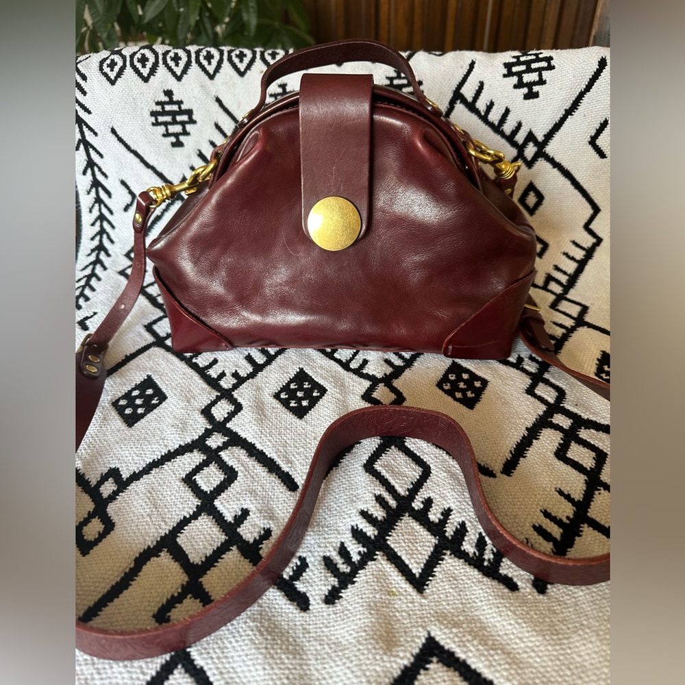 Leather LD trend/ modern vintage purse